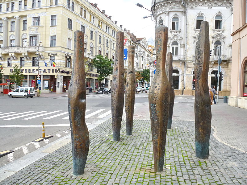 Fișier:Cluj-Napoca, monumentul Stalpii Impuscati (02).jpg