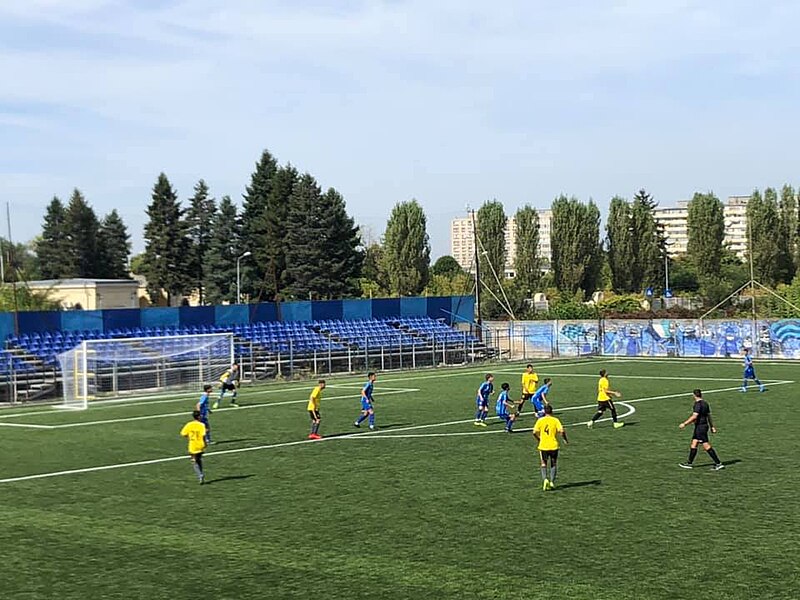 Fișier:Stadion-Progresul-Spartac-Peluză.jpg