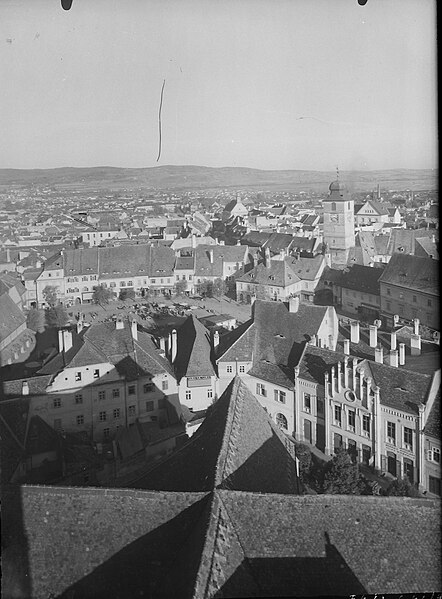 Fișier:Vedere panoramică asupra orașului Sibiu spre SE din turnul bisericii evanghelice. (Istorie) 2372 14.06.2017 Fond A1478AFADC8C4B5B9848D83C05E59E58.jpg