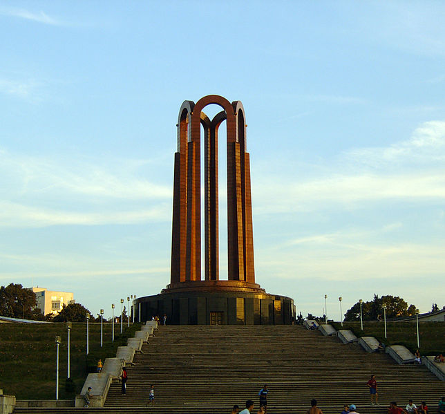 Fișier:Monument eroilor.jpg