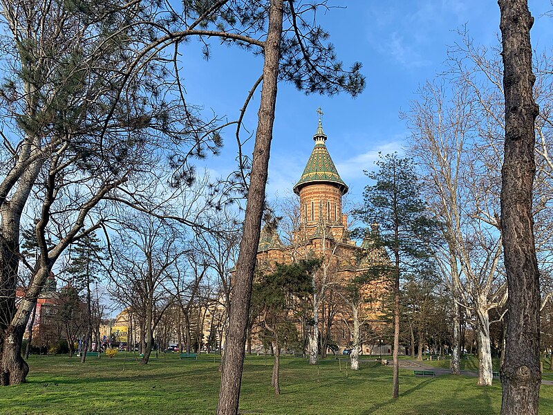 Fișier:Parcul Catedralei Timișoara (2023) IMG2.jpg