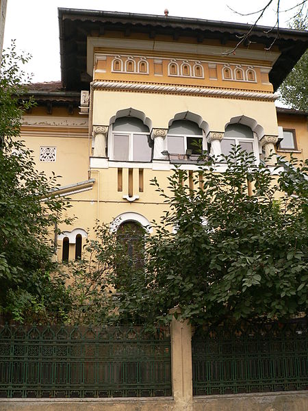 Fișier:Casă-2 Bdul Eroii Sanitari nr. 73.JPG