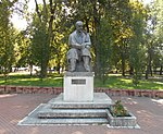Statuia lui George Coșbuc, BN-III-m-B-01731, sculptor Gavril Covalschi, Parcul Municipal Bistrița.jpg