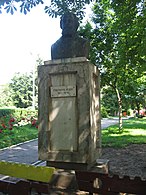 Bustul lui Costache Negri, amplasat în Parcul Trandafirilor din Suceava