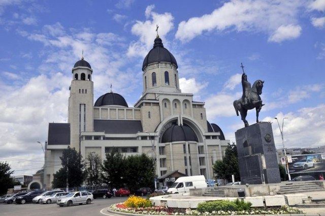 Catedrala Înălțarea Domnului din Bacău - Wikipedia
