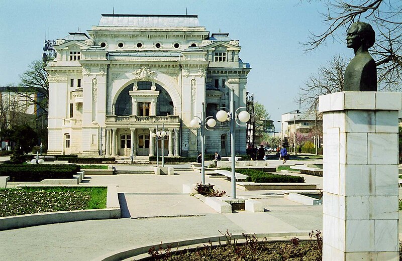 Fișier:Focșani Teatrul, march 2001.jpg