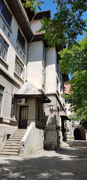 Fișier:2020 06 27 Iași Casa Asigurării Meșteșugarilor vedere parțială din spate.jpg