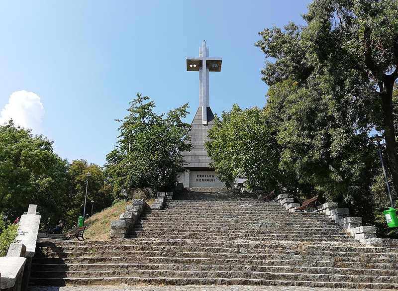 Fișier:Crucea de pe Cetățuie din Cluj-Napoca.jpg