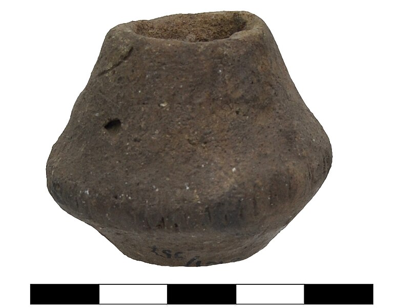 Fișier:Vas miniatural (Arheologie) 2876 04.09.2019 Fond 2AE4D3CC9F614056AE40723B99E881A8.jpg