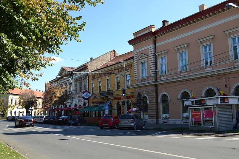 Fișier:Ansamblul urban Piata Libertatii - latura sudica.JPG