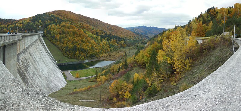 Fișier:Bicaz-aval de baraj.jpg