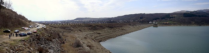 Vedere panoramică a barajului