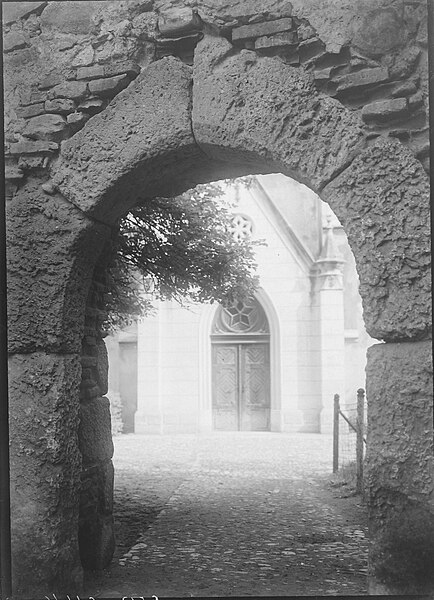 Fișier:Vedere spre portalul lateral al bisericii fortificate din Cisnădie. (Istorie) 2372 14.06.2017 Fond DABC8E99C6CF4F1FBF28AEB35F5B00F9.jpg