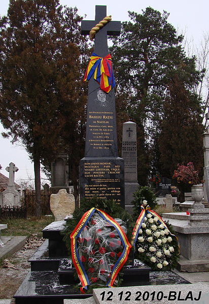 Fișier:Monument Basiliu Ratiu, Blaj.jpg