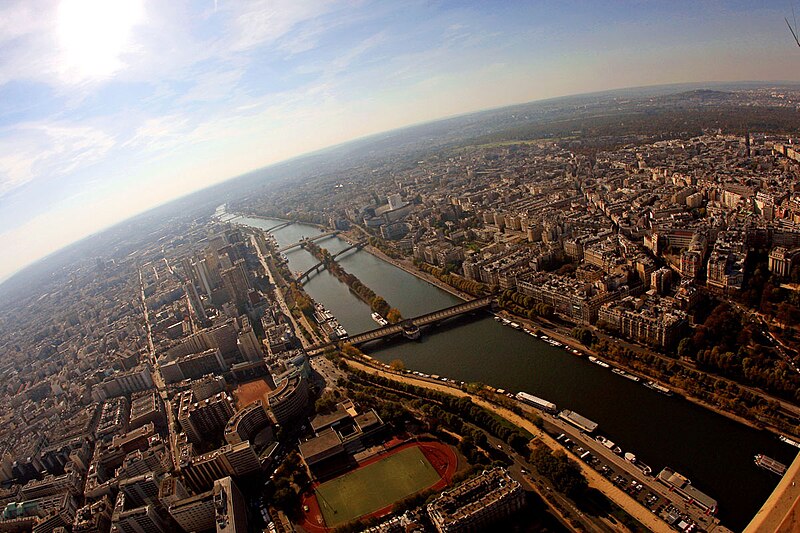 Fișier:Vedere din turnul Eiffel.jpg