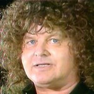 Файл:Benny Hill As Bob Dylan.jpg