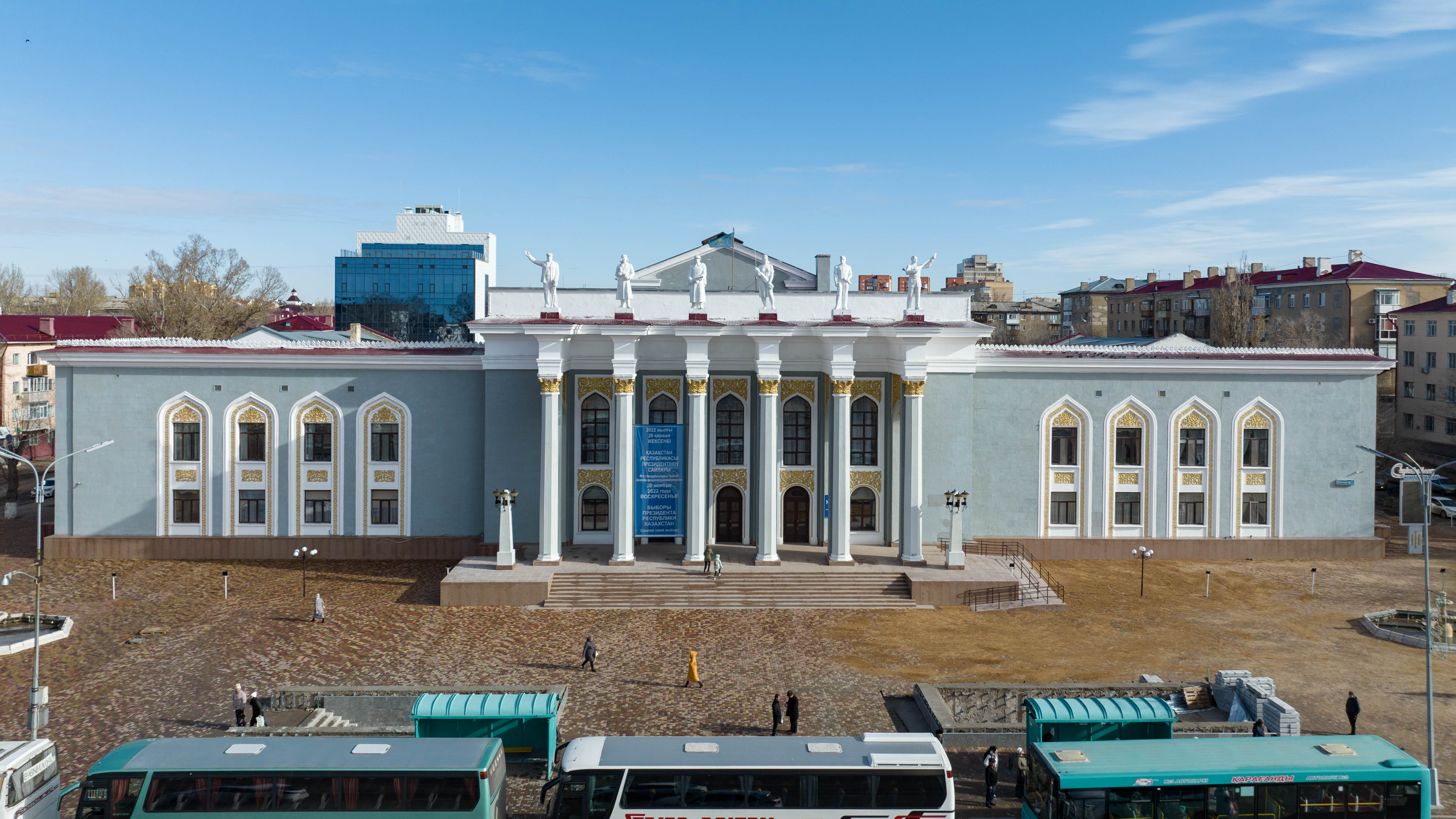 Пагода горд караканда. Дворец культуры горняков Караганда. Дворец культуры горняков Караганда фото. Дворец культуры горняков Бакал.