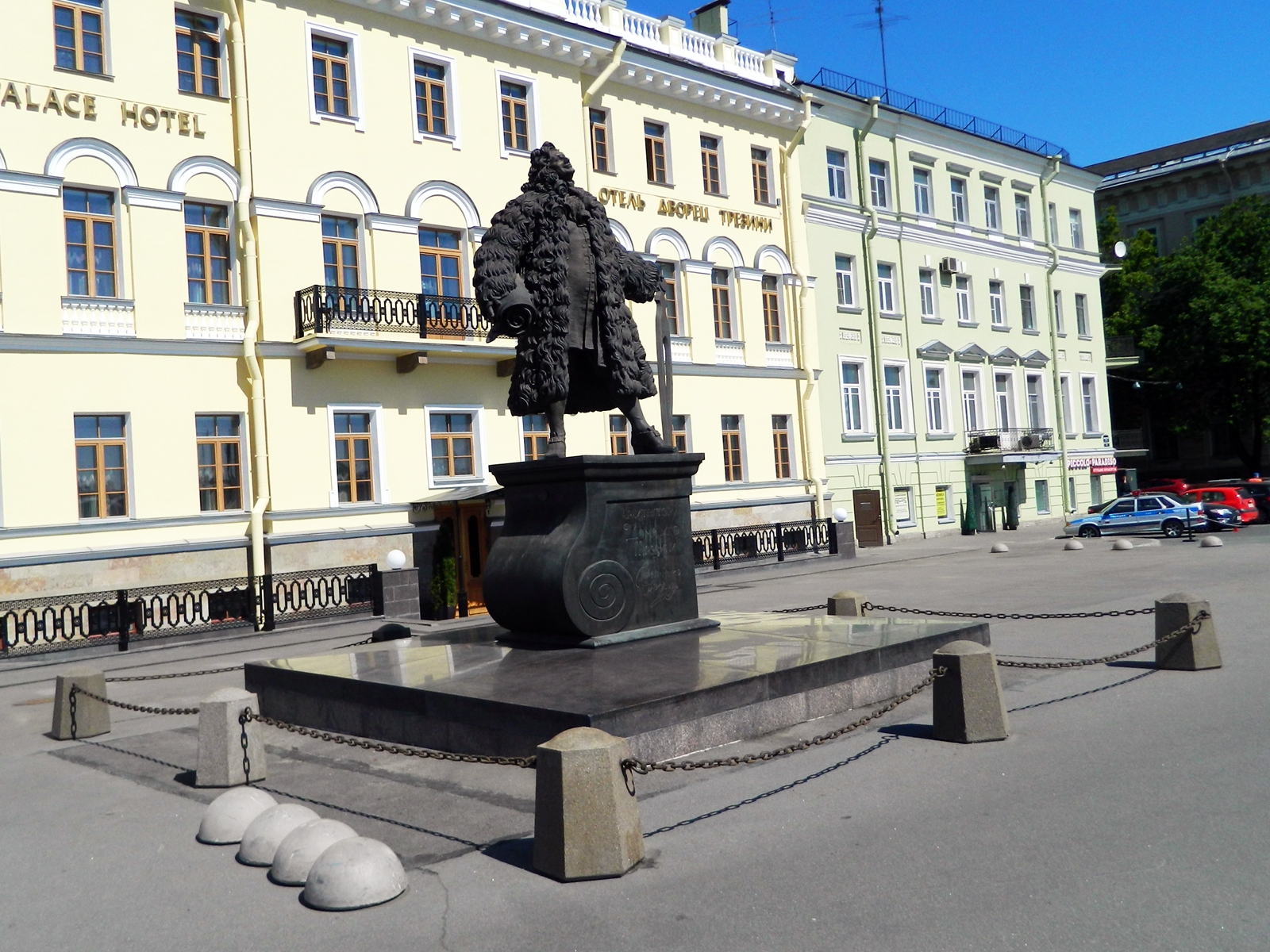 площадь трезини в санкт петербурге