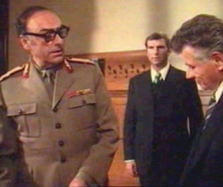 Михай Роман (в центре) и его новое руководство: генерал Никольский (слева) и Петре Драган (справа).