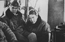 Умберто Нобиле и Финн Мальмгрен на борту дирижабля «Италия» над Баренцевым морем, 5 мая 1928 года