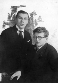 yo  Sollertinsky (izquierda) y D.D.  Shostakóvich