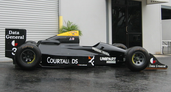 Файл:Tyrrell 017 F1 car.jpg