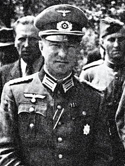 Holmston-Smyslovsky con el uniforme de comandante de la Wehrmacht