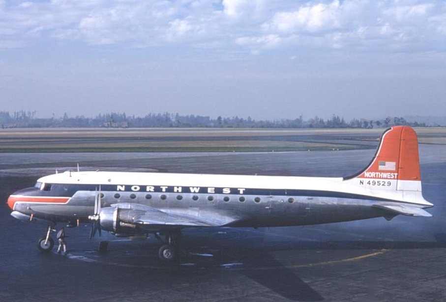 Dc 4 d. Катастрофа DC-4 на озере Мичиган. Рейс 253 Northwest Airlines. Northwest 2501. ДЦ 4 самолет.