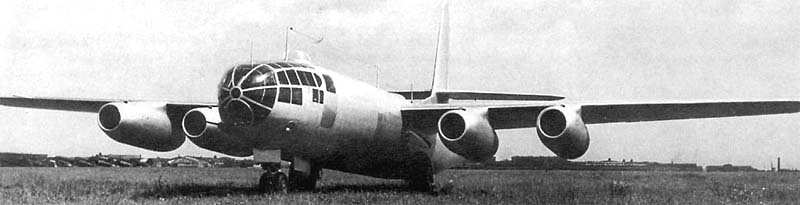 Файл:Бомбардировщик Ил-22 (1947).jpg