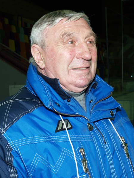 Хоккейный тренер николаев. Тренер Карпов Спартака.