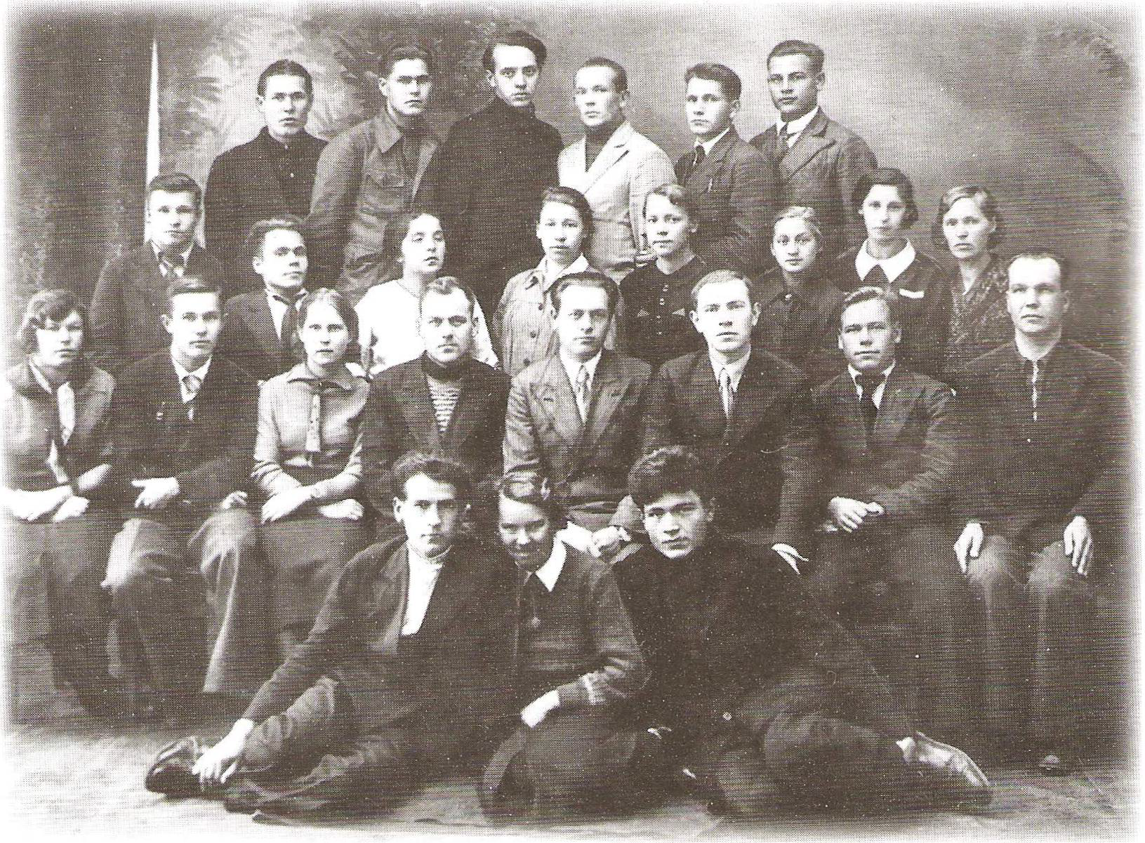 Файл:Students-historians of the third year with their teachers.png —  Википедия