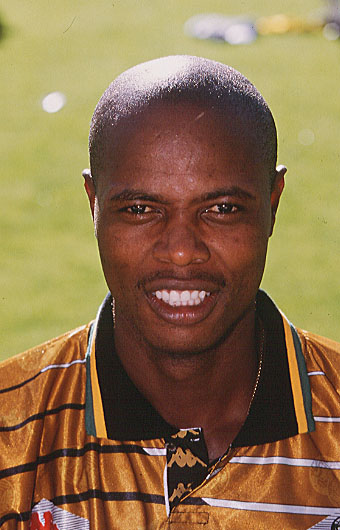 Файл:Phil Masinga.jpeg