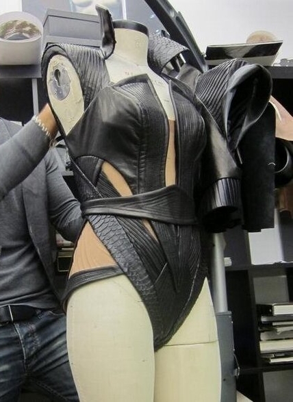 Файл:Designer working on costume.jpg