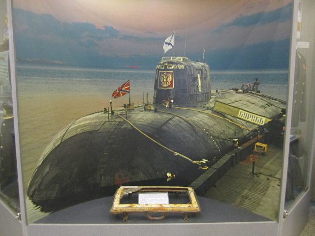 Файл:Porthole K-141 Kursk.jpg