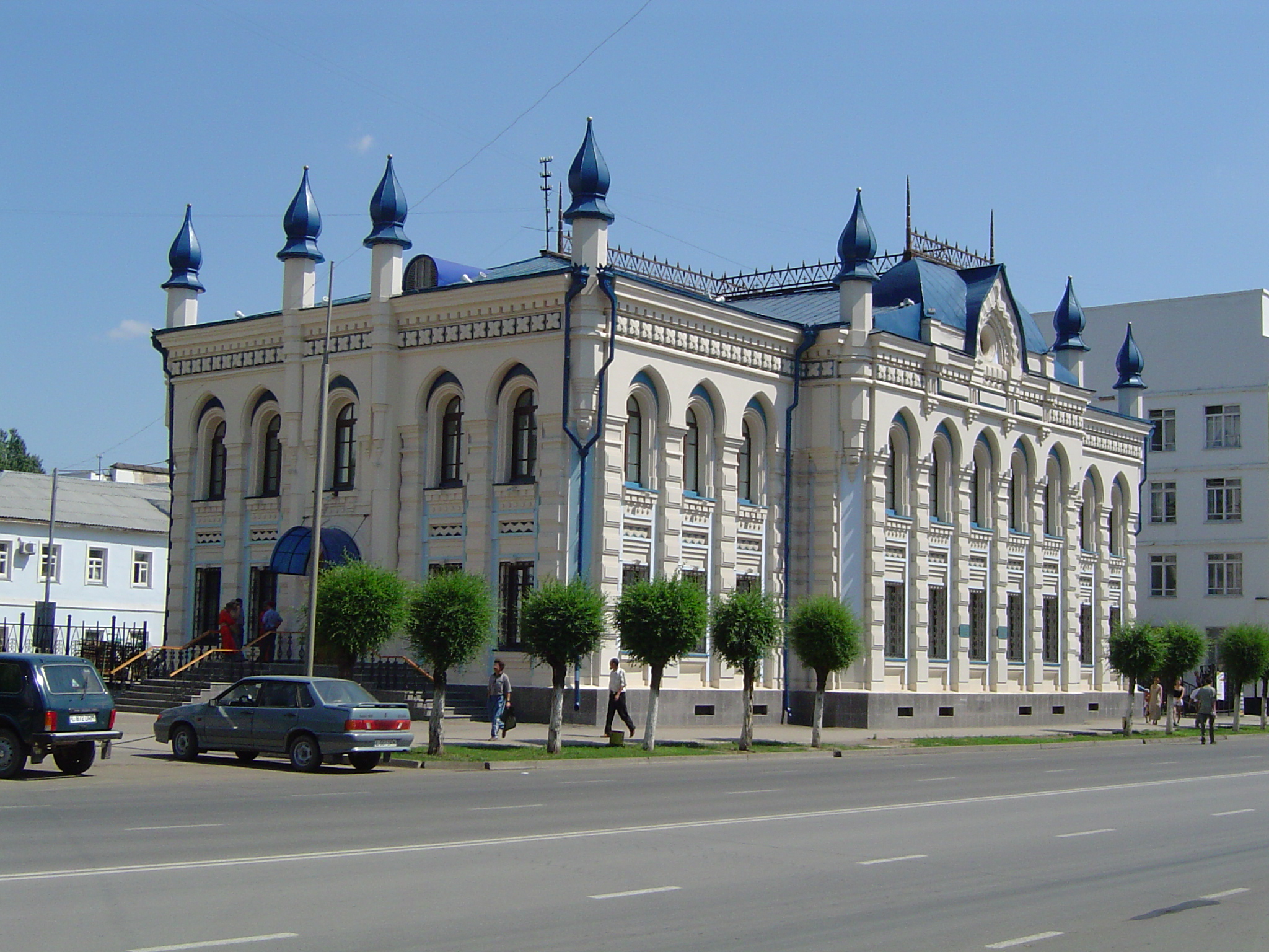 Уральск казахстан. Областной краеведческий музей Уральск. Уральск музей краеведческий. Здание историко-краеведческого музея (Уральск). Город Уральск Казахстан.