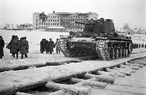 Файл:Tank ferry in Kalinin.jpg