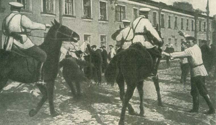 Разгон полицией бастующих рабочих Обуховского завода 7 мая 1901 года