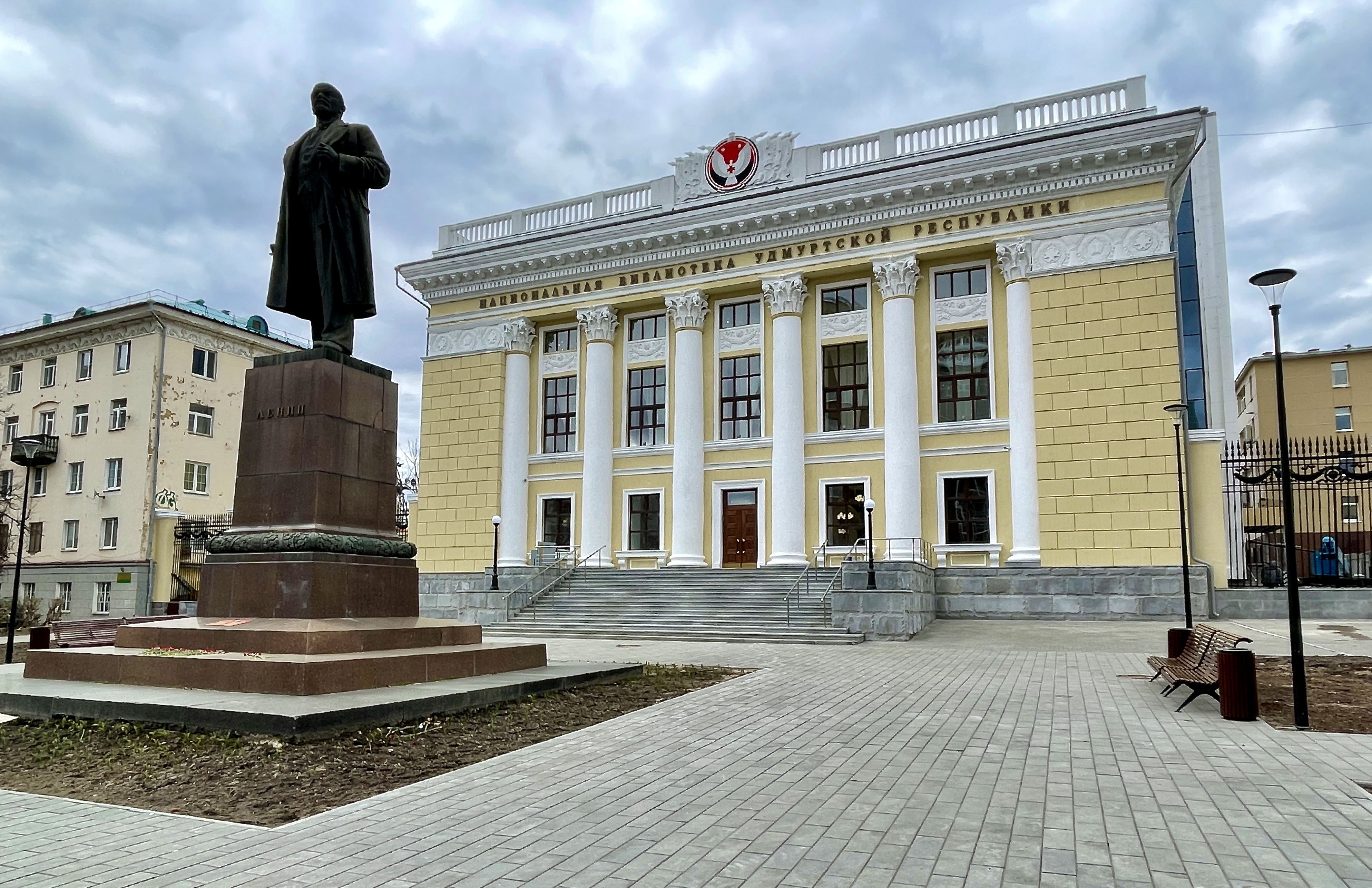 Муниципальные учреждения удмуртской республики. Библиотека Ленина Ижевск. Удмуртская Национальная библиотека в Ижевске. Национальная Ленинская библиотека ур. Национальная библиотека Удмуртской Республики 2022.