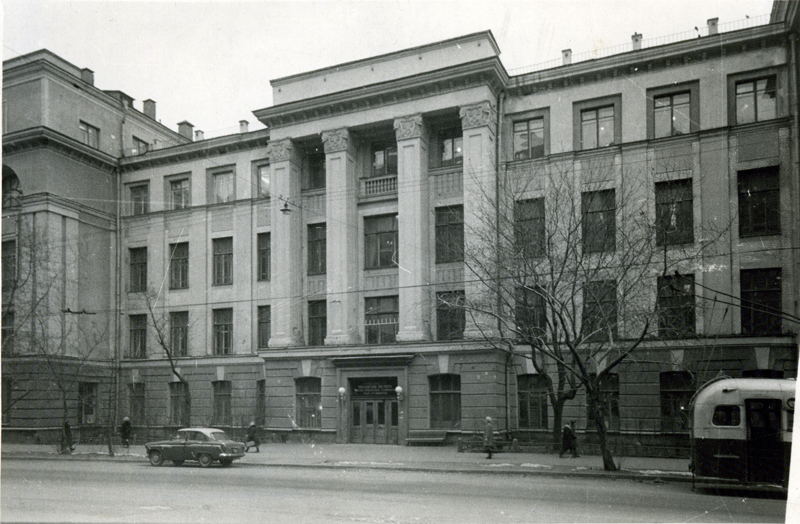 Файл:Историческое здание МИТХТ на Малой Пироговской улице.jpg