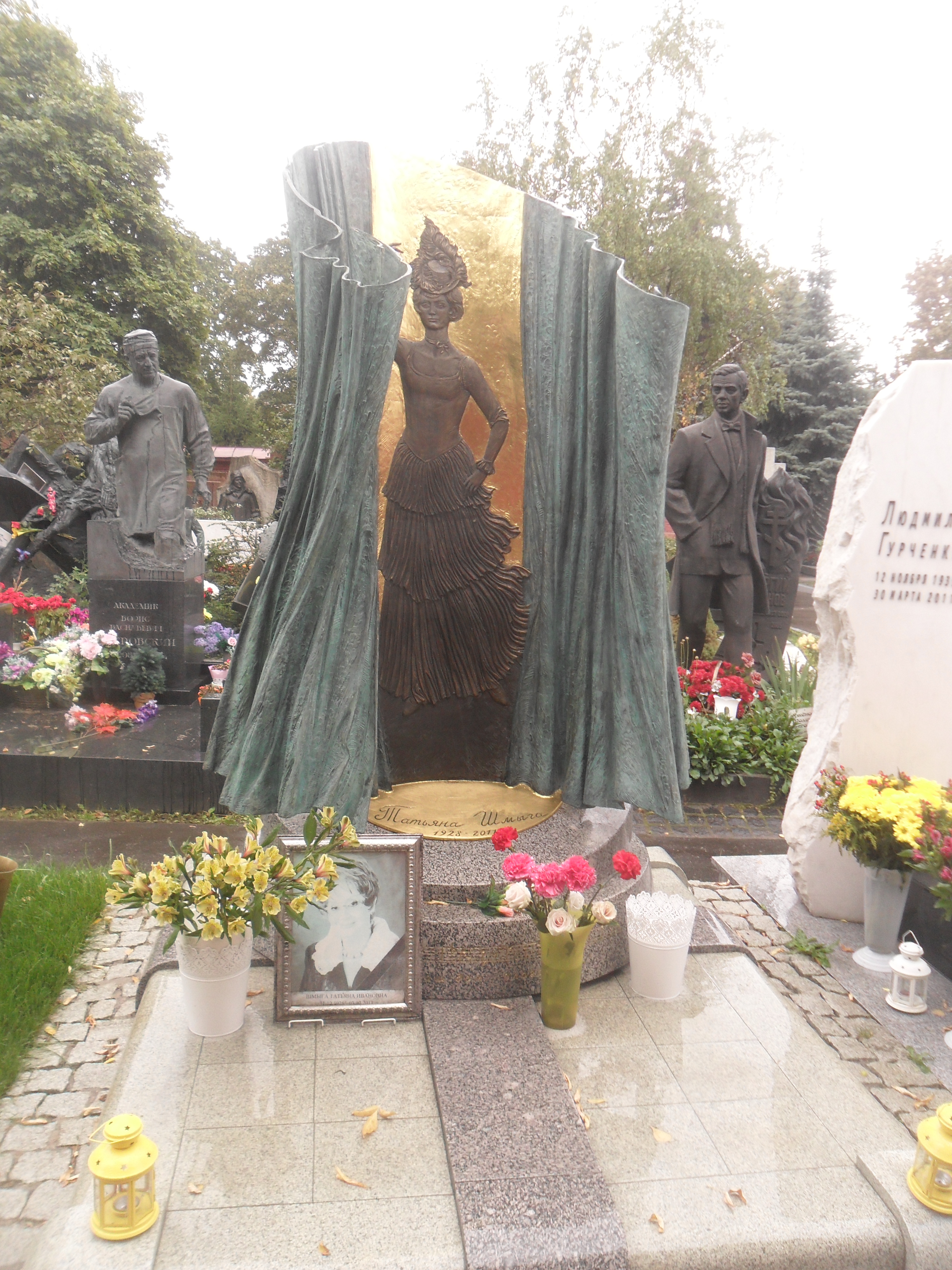 Могила Шмыги на Новодевичьем кладбище
