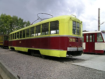 Трамвайный вагон РВЗ-6М2. Вид сзади слева