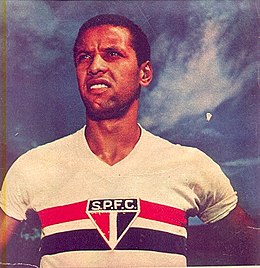 Жозе Карлос Бауэр в футболке «Сан-Паулу».jpg