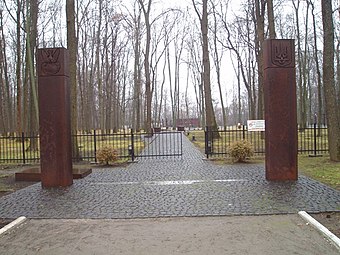 Complexo memorial dedicado à memória dos oficiais poloneses fuzilados pelo NKVD da URSS em Kharkov50°04′50″ p.  sh.  36°15′45″ E  e.HGЯO