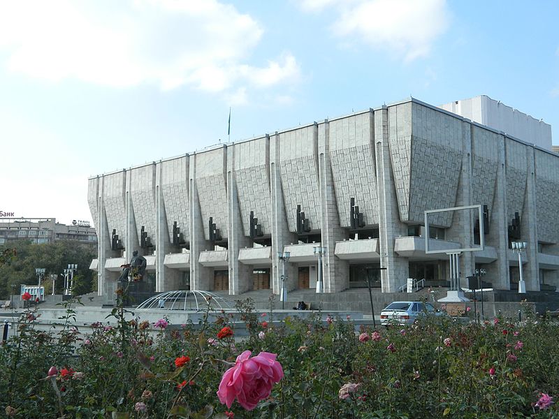 Файл:Kazakh Drama Theater in Almaty.JPG