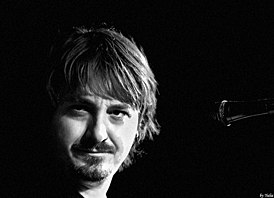 На концерте 14 ноября 2008 года в Измире, Турция.