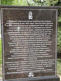 Památník Warrior Liberator pamětní deska Victory Park Saratov.jpg