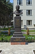 Памятник Ю. А. Гагарину в КВВАУЛ.jpg