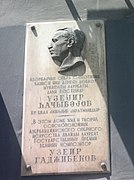 Minneplakett på veggen til huset i Baku der Uzeyir Hajibeyov bodde
