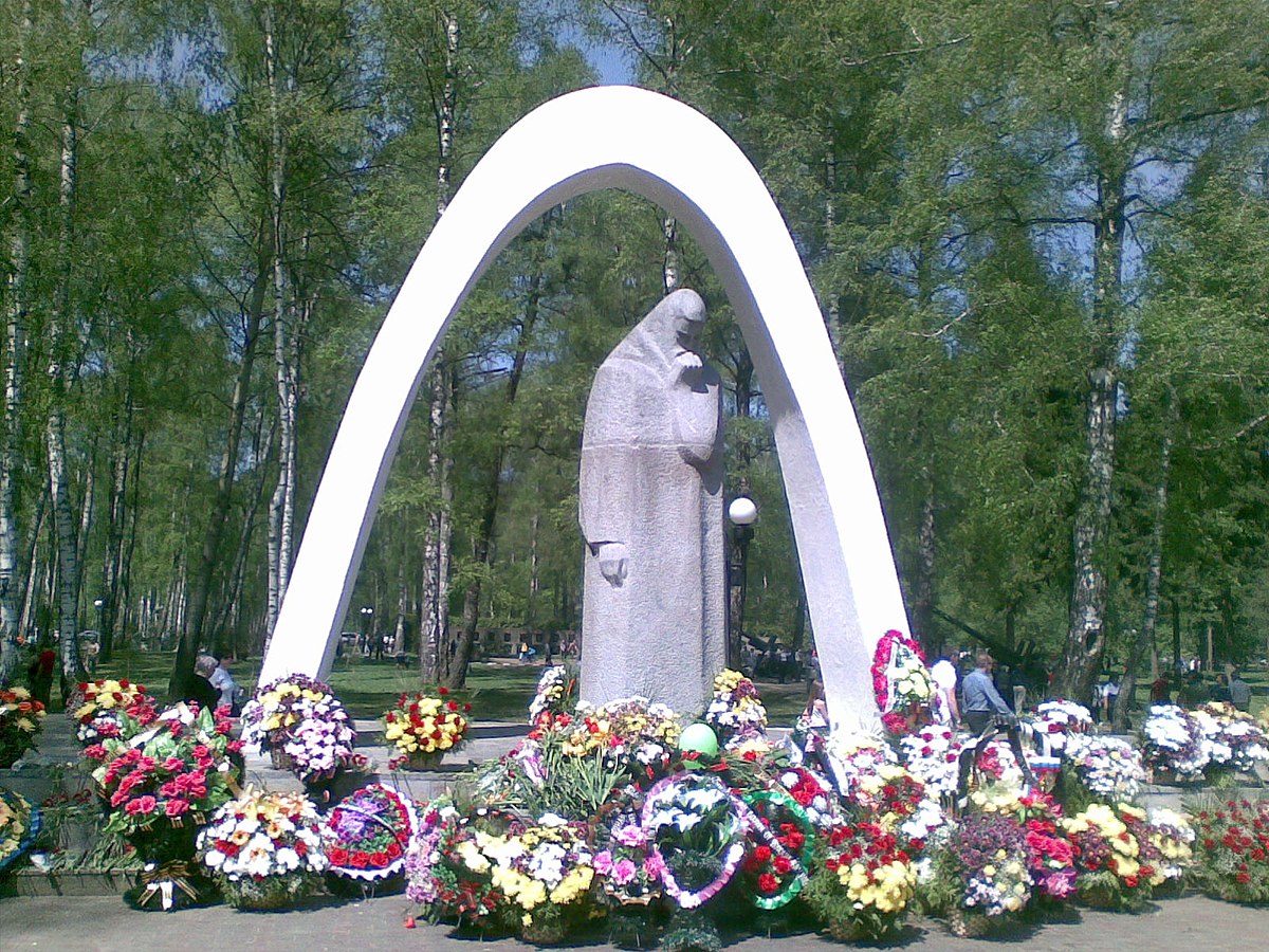 Мемориал павшим в Великой Отечественной войне (Новомосковск)