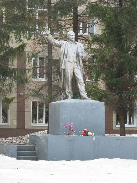 Файл:Памятник В.И.Ленину (Ядрин).jpg